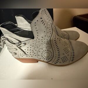 Women's Perforated Ankle Boots - Gray